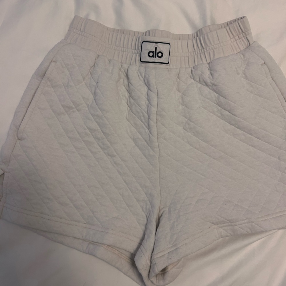 ALO Yoga Quilted Shorts in Soft White